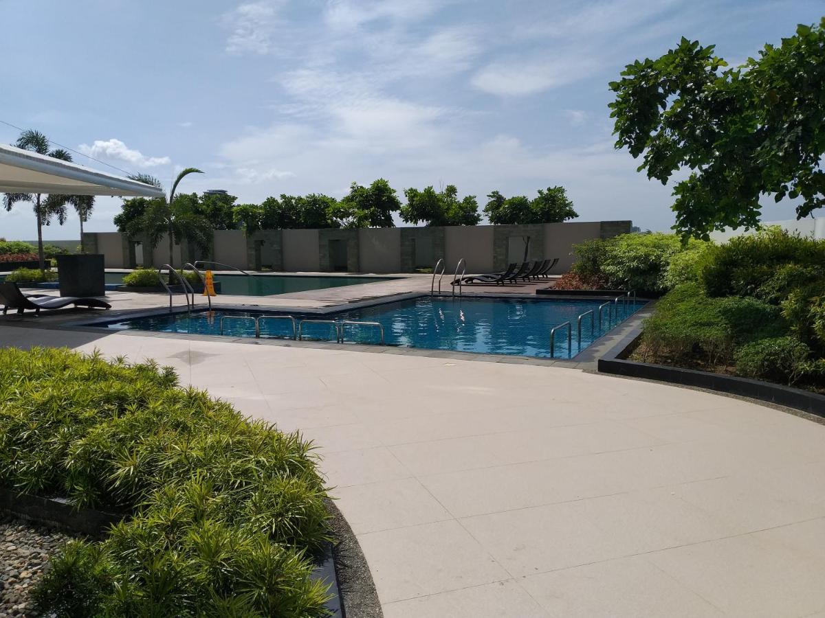 Aparthotel Mactan Newtown With Sun Set And Garden View Cebu Stadt Exterior foto